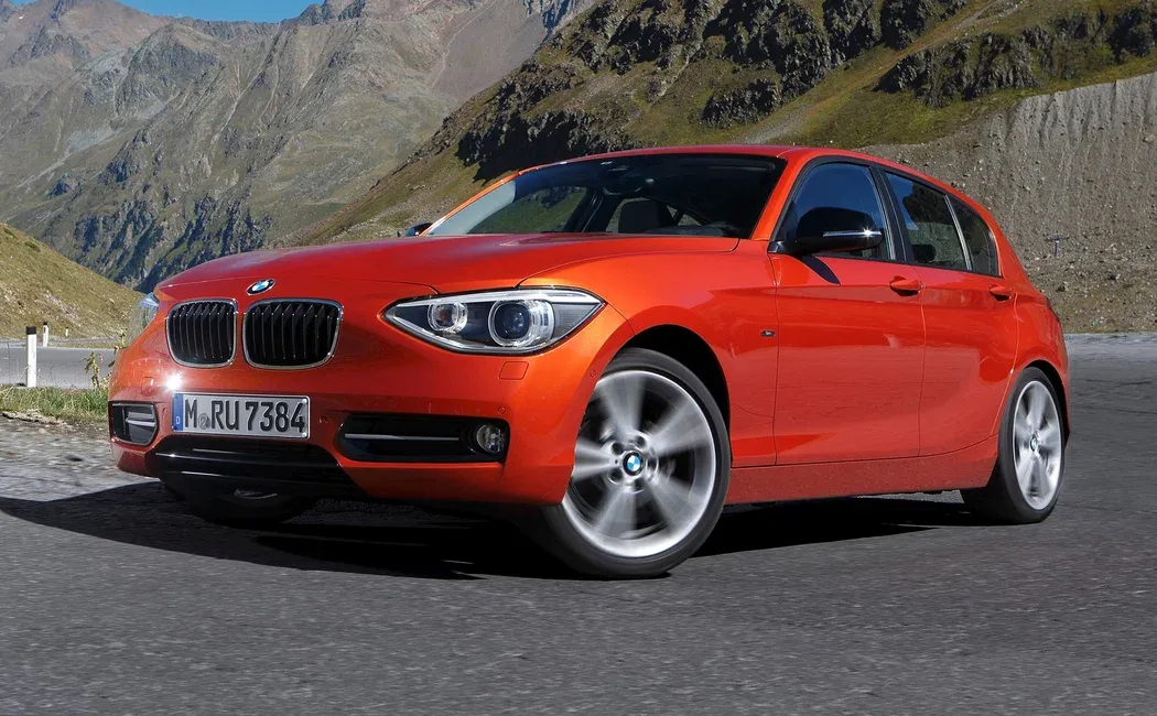 Логотип BMW 1 серия Хэтчбек 5 дв. 1 (F20 / F21)