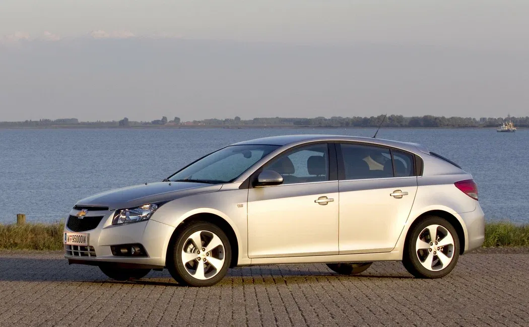 Логотип Chevrolet Cruze Хэтчбек 5 дв. 1 поколение