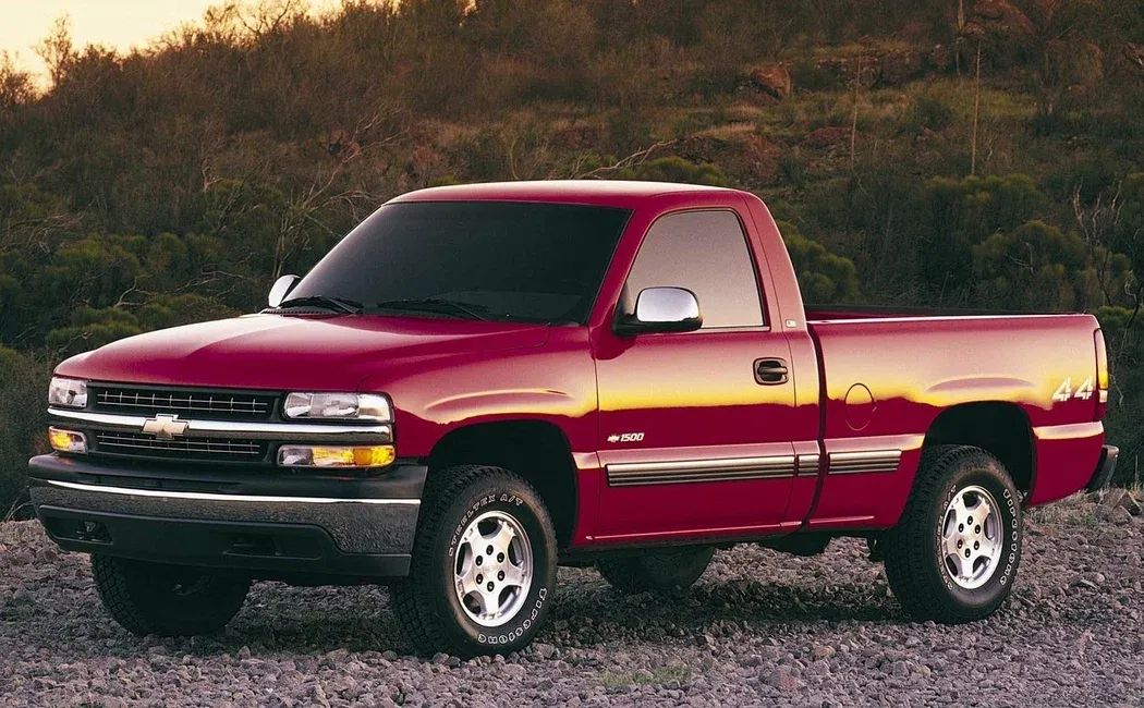 Логотип Chevrolet Silverado Пикап 2 дв. 1 поколение