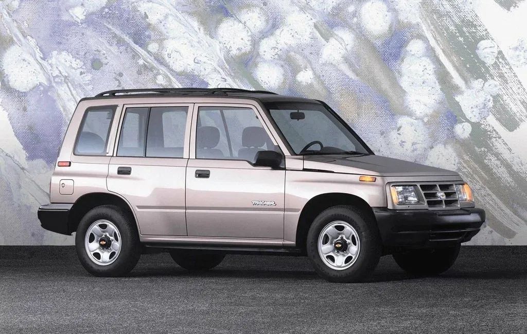 Логотип Chevrolet Tracker Внедорожник 5 дв. 1 поколение