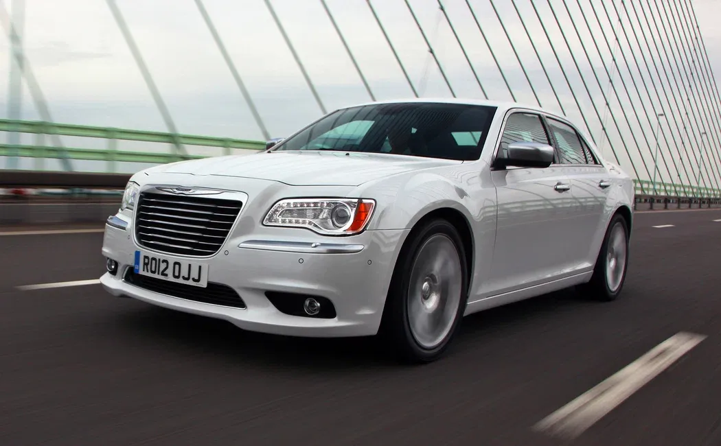 Логотип Chrysler 300C Седан 4 дв. 2 поколение