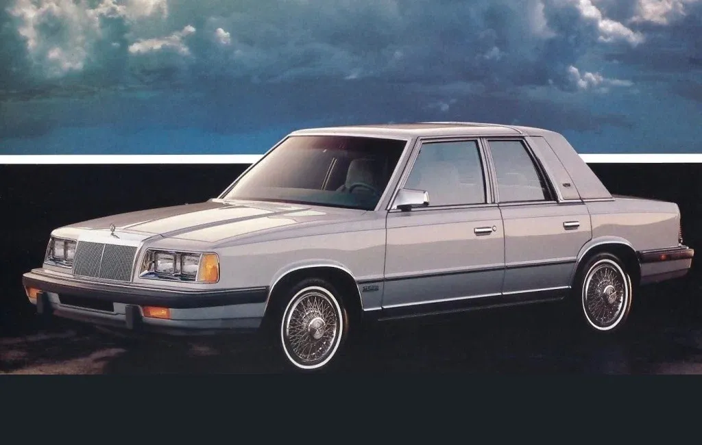 Логотип LeBaron