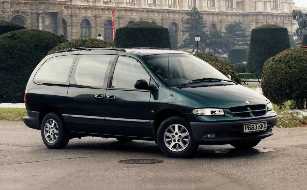 Логотип Chrysler Voyager Минивэн 4 дв. 3 поколение