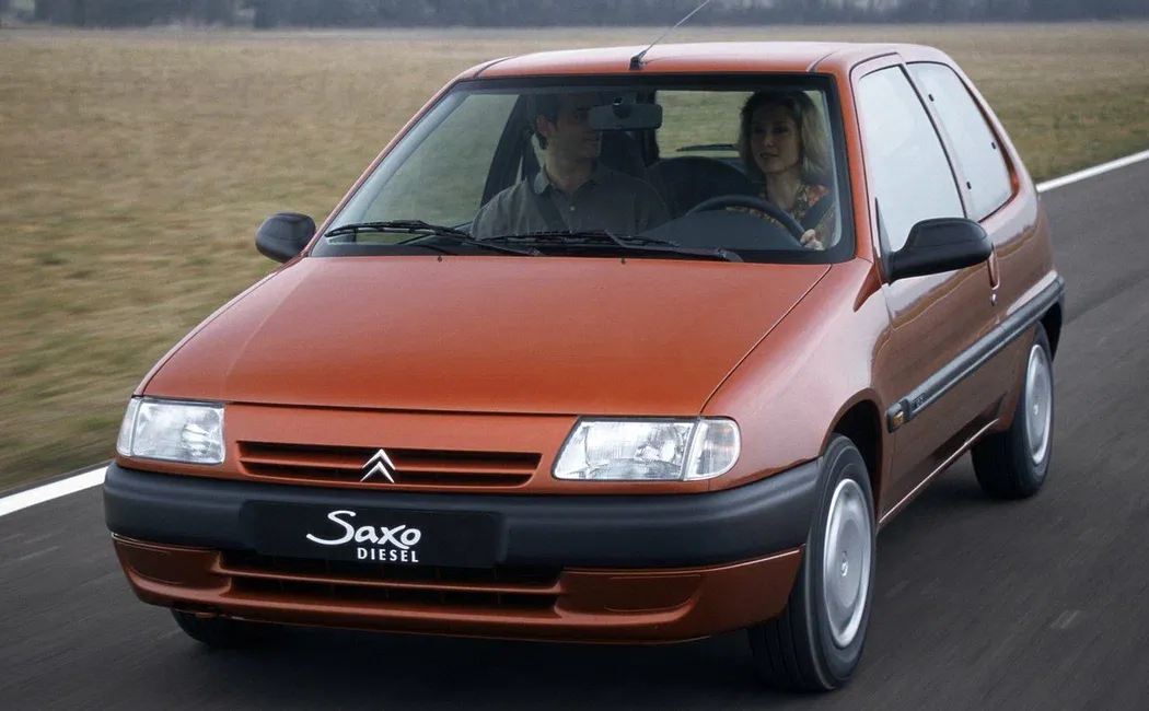Логотип Citroen Saxo Хэтчбек 3 дв. 1 поколение