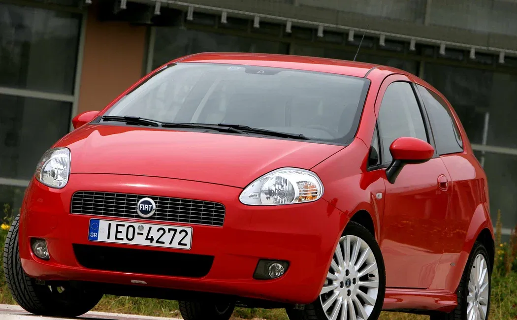 Логотип Fiat Punto (Grand Punto) Хэтчбек 3 дв. 3 поколение