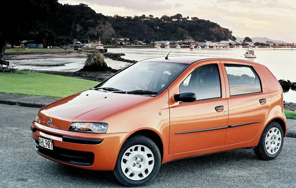 Логотип Fiat Punto Хэтчбек 5 дв. 2 поколение