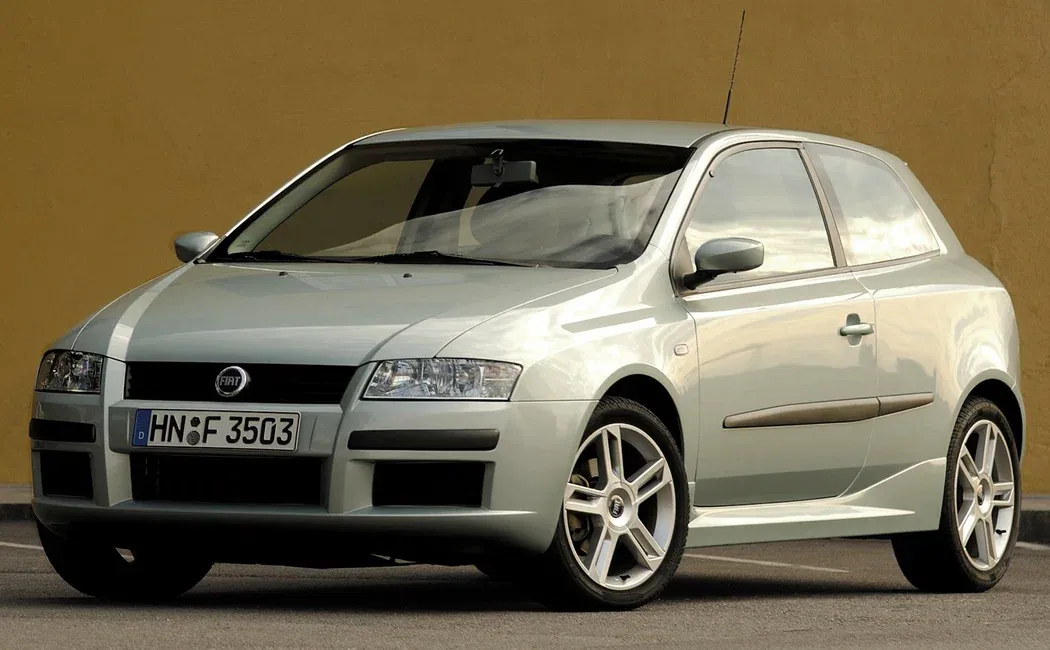 Логотип Fiat Stilo Хэтчбек 3 дв. 1 поколение