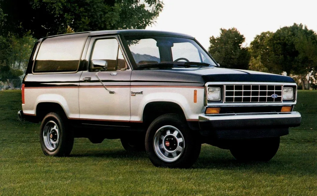 Логотип Bronco