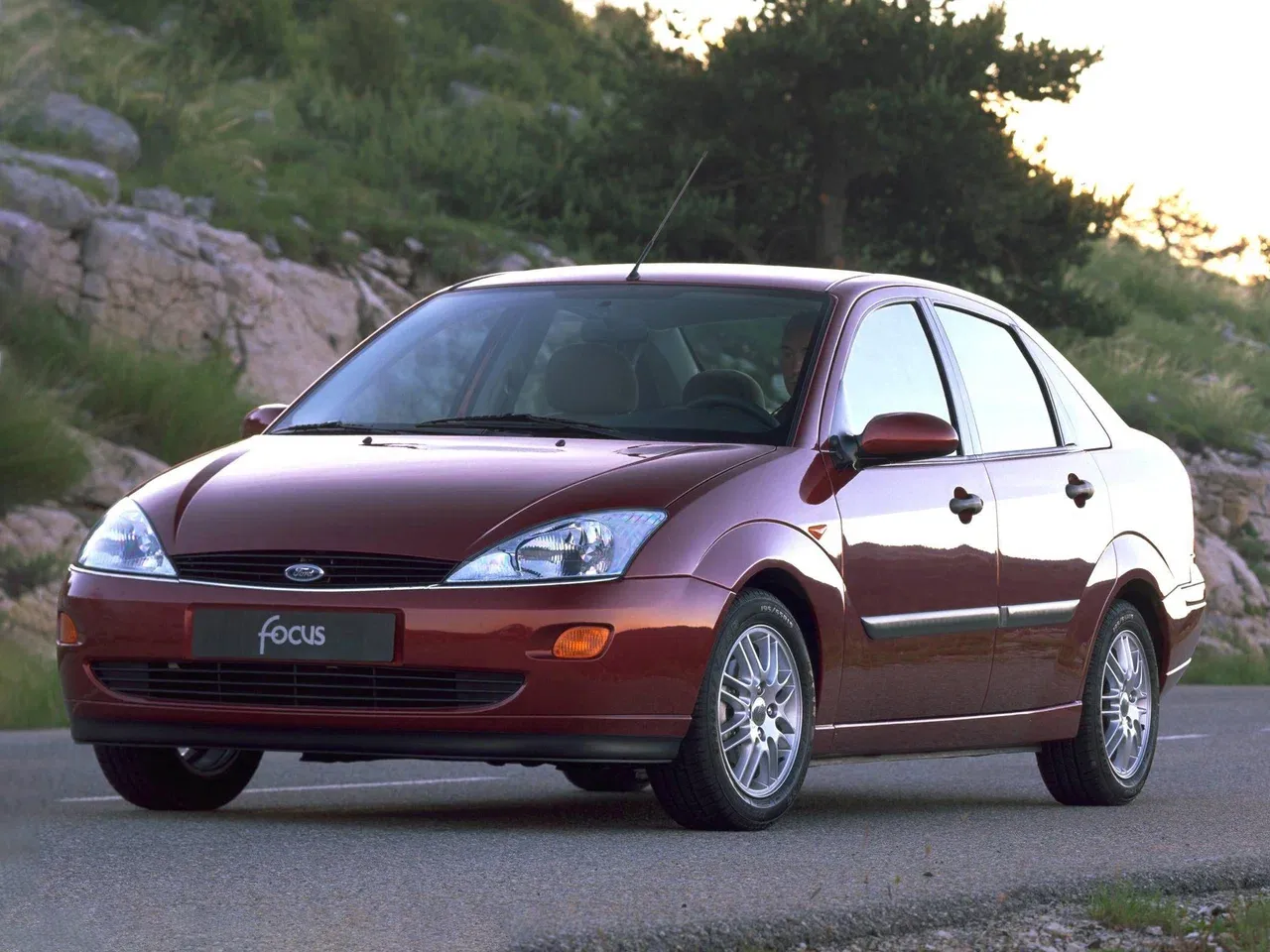 Логотип Ford Focus Седан 4 дв. 1 поколение