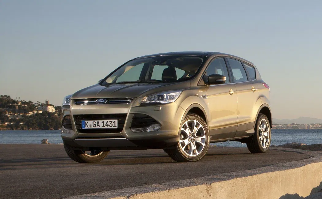 Логотип Ford Kuga Внедорожник 5 дв. 2 поколение