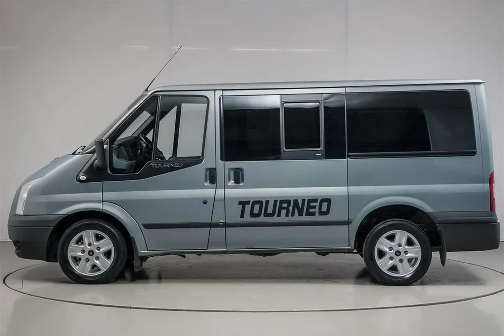 Логотип Tourneo Bus