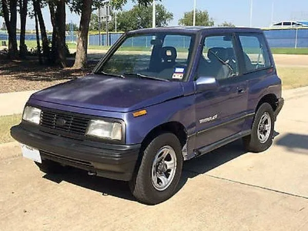 Логотип Geo Tracker Внедорожник 3 дв. 1 поколение