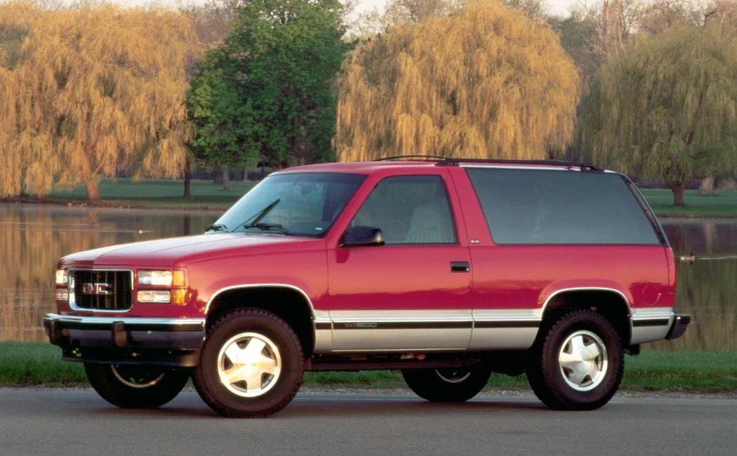 Логотип GMC Yukon Внедорожник 3 дв. 1 поколение