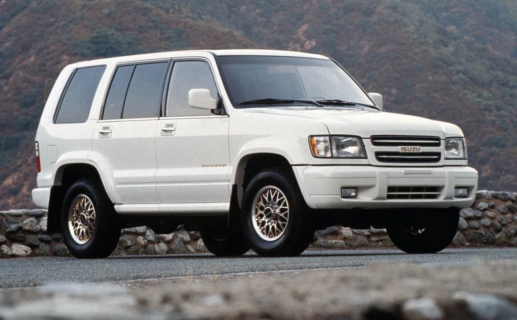 Логотип Isuzu Trooper Внедорожник 5 дв. 2 поколение
