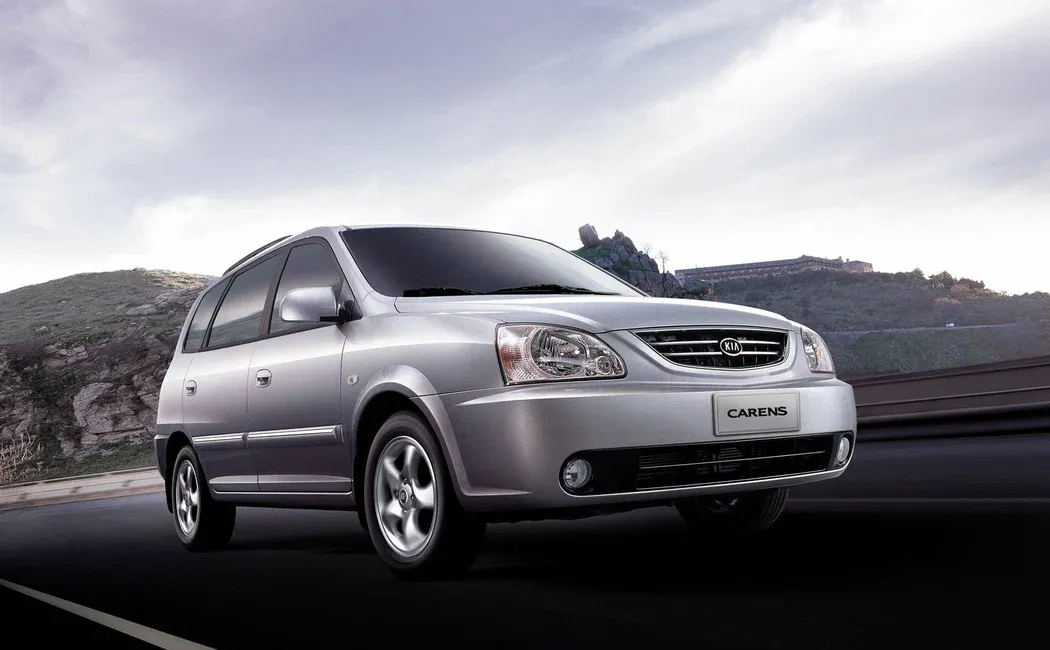 Логотип Carens