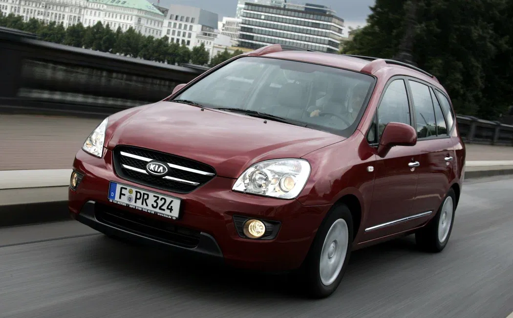 Логотип Kia Carens Минивэн 5 дв. 2 (UN)