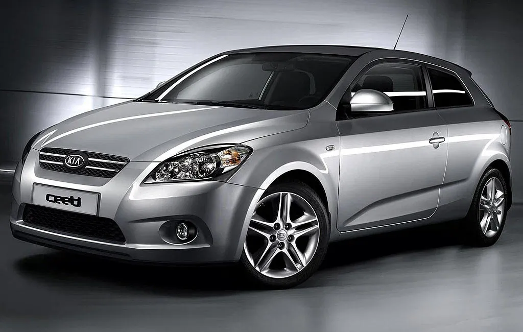 Логотип Kia Ceed Хэтчбек 3 дв. 1 поколение