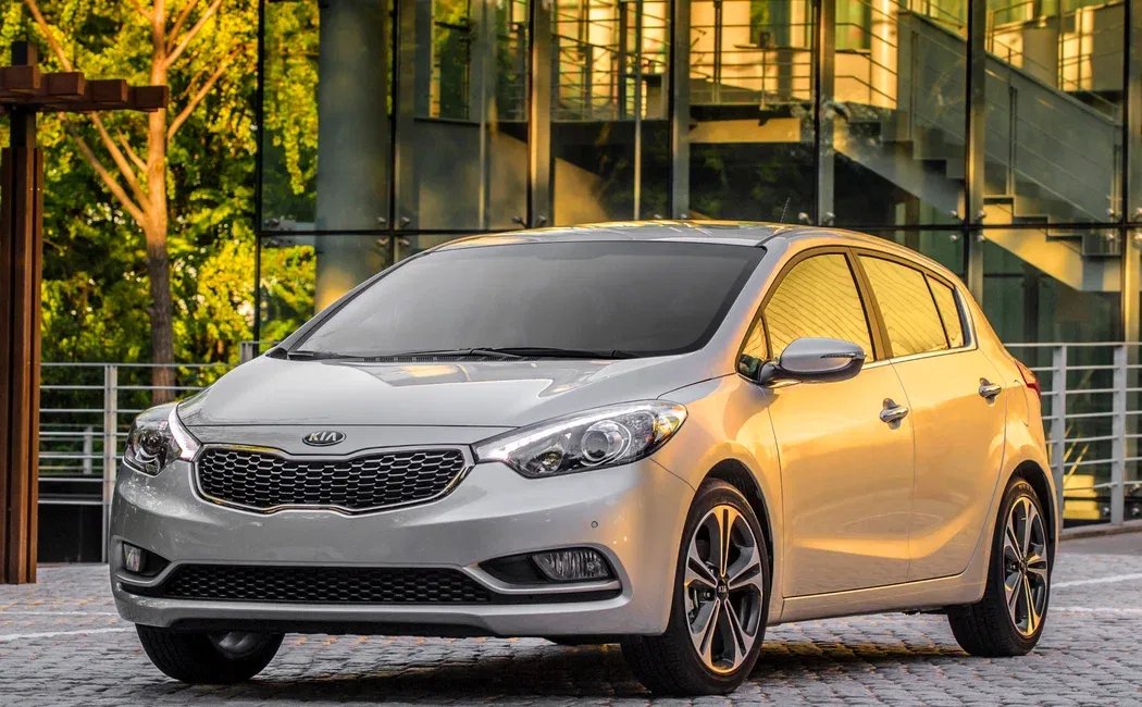 Логотип Kia Cerato Хэтчбек 5 дв. 3 поколение