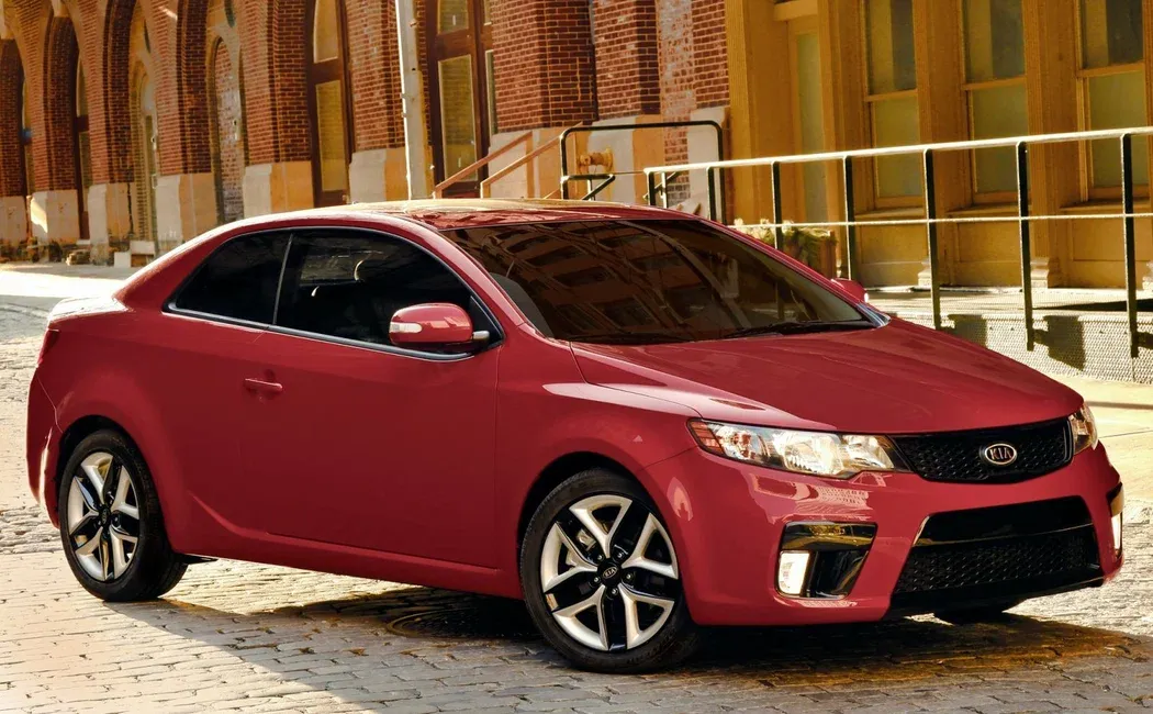 Логотип Kia Forte Купе 2 дв. 1 поколение