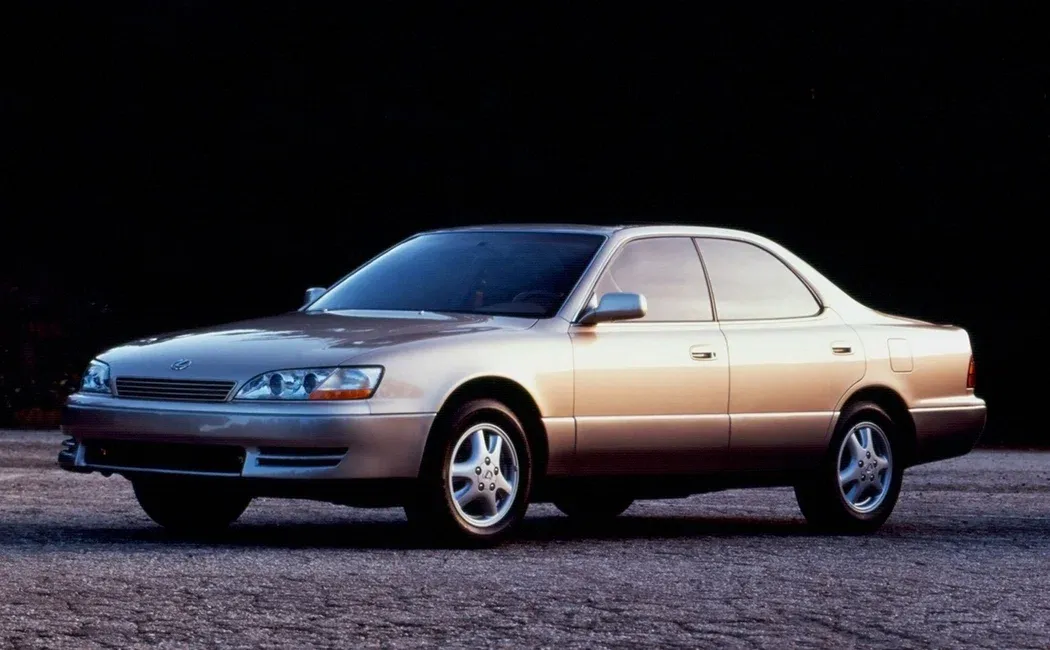 Логотип Lexus ES Седан 4 дв. 2 поколение