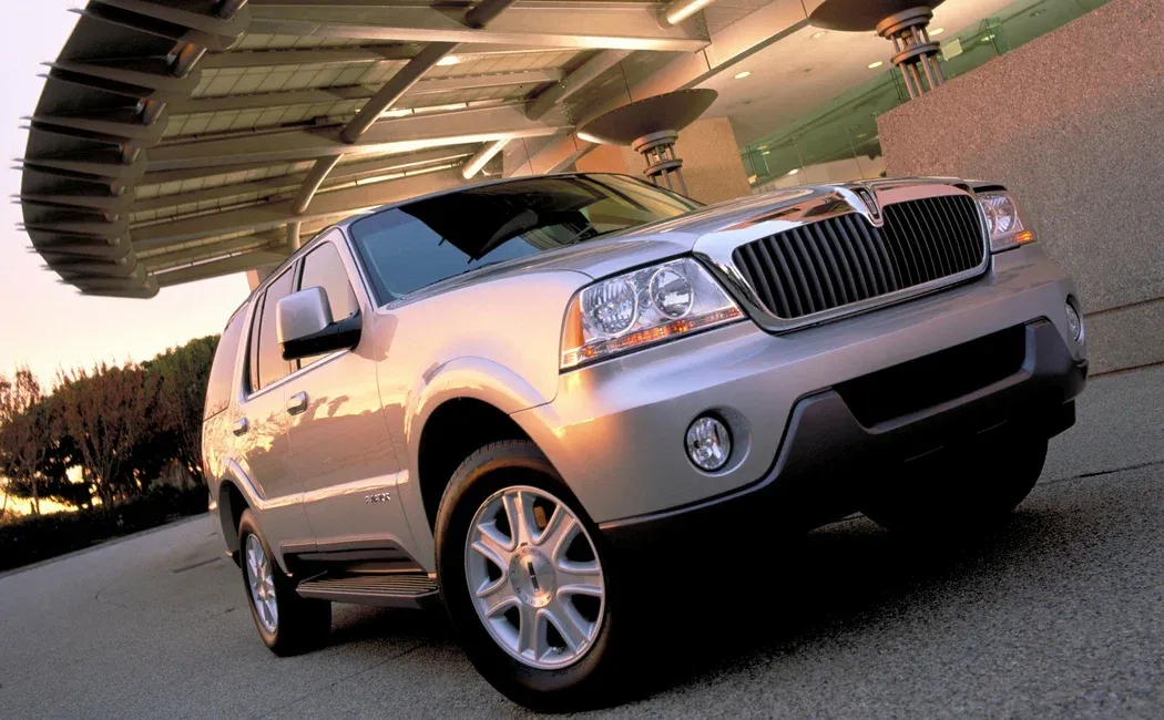 Логотип Aviator