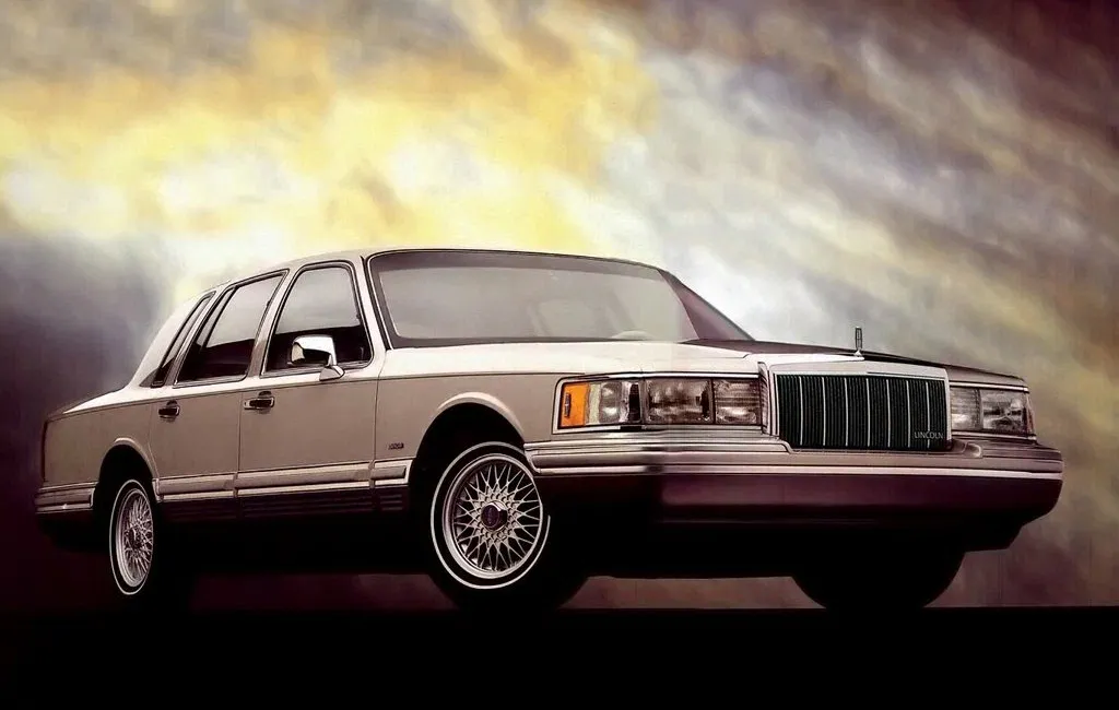 Логотип Town Car