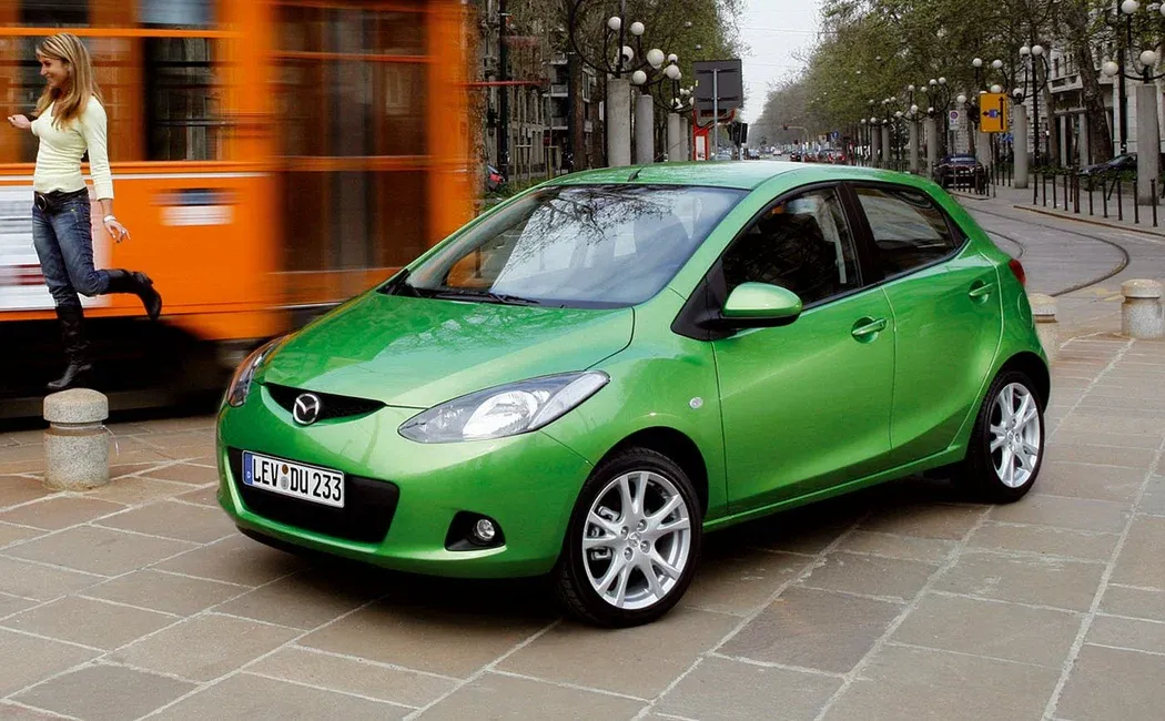 Логотип Mazda 2 Хэтчбек 5 дв. 2 поколение