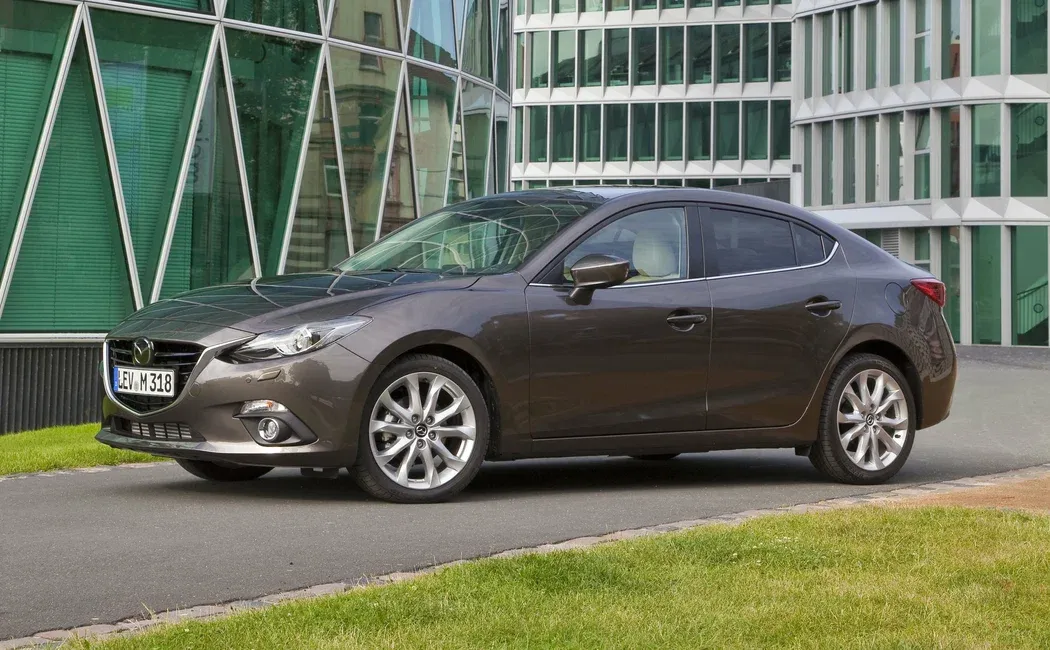 Логотип Mazda 3 Седан 4 дв. 3 (BM)