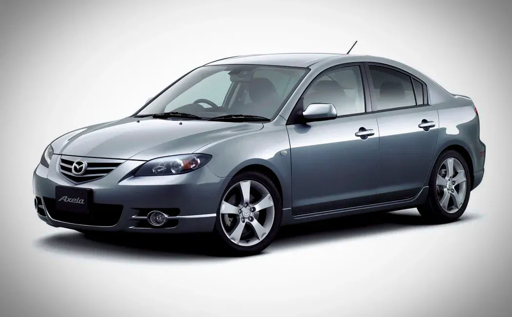Логотип Mazda Axela Седан 4 дв. 1 поколение