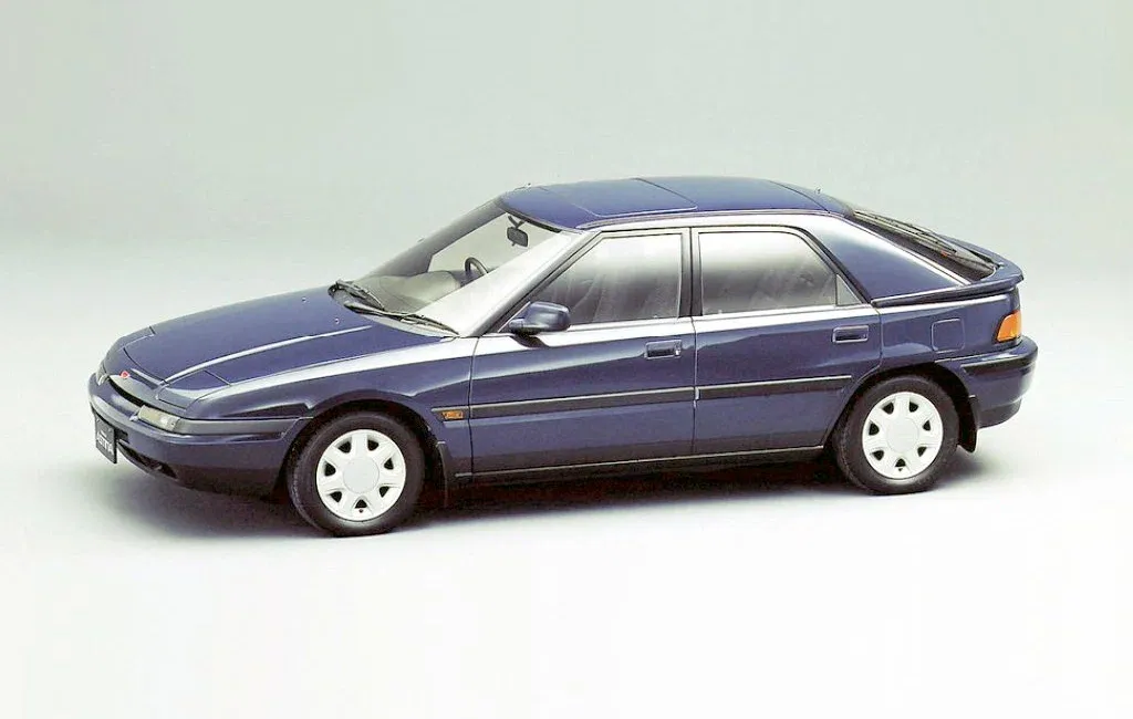 Логотип Mazda Familia Хэтчбек 5 дв. (BG)