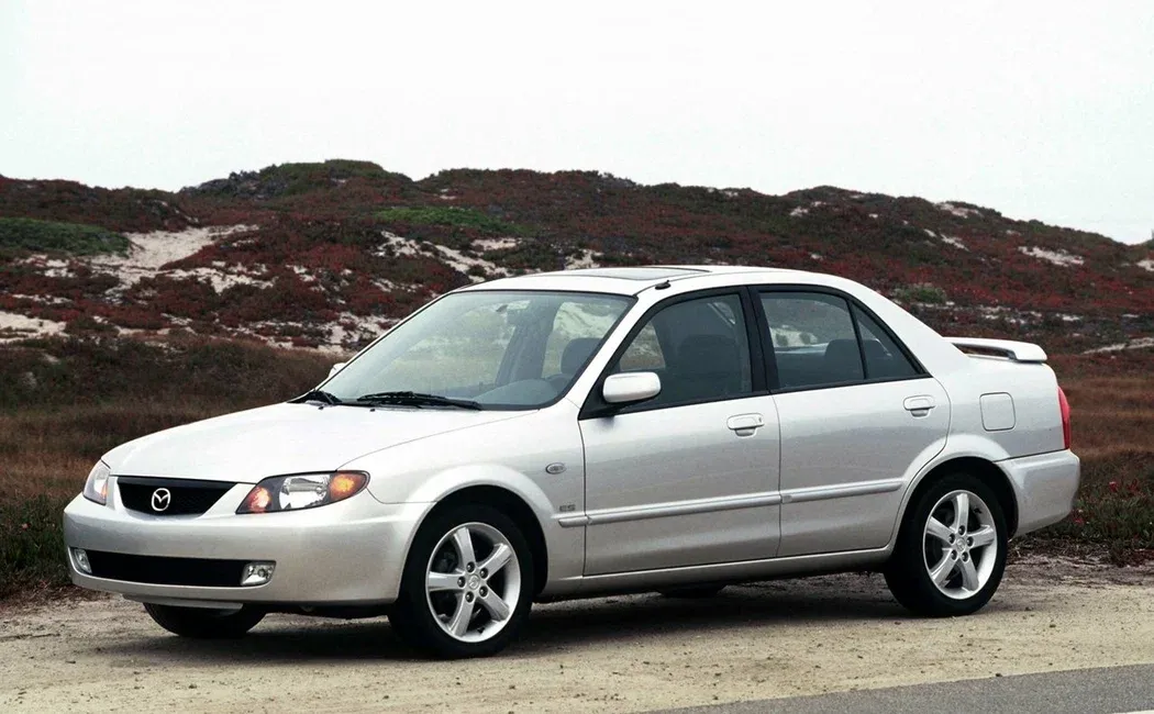 Логотип Mazda Protege Седан 4 дв. (BJ)