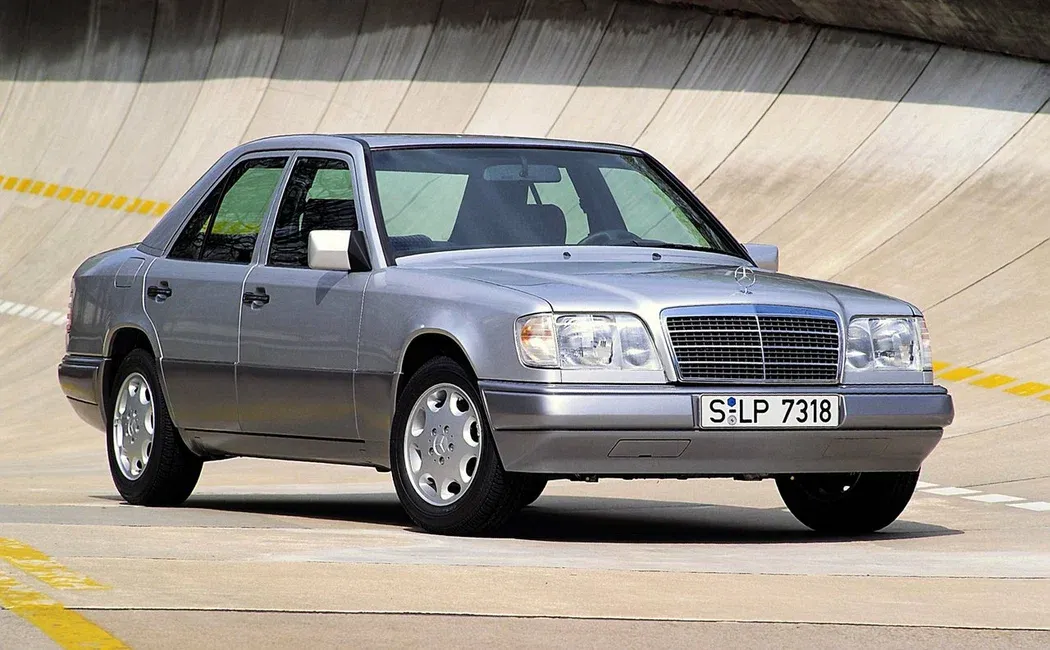 Логотип Mercedes-Benz E-klasse Седан 4 дв. 1 (W124)