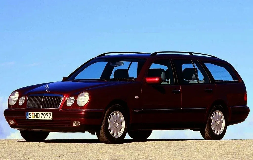 Логотип Mercedes-Benz E-klasse Универсал 5 дв. 2 (W210 / S210)