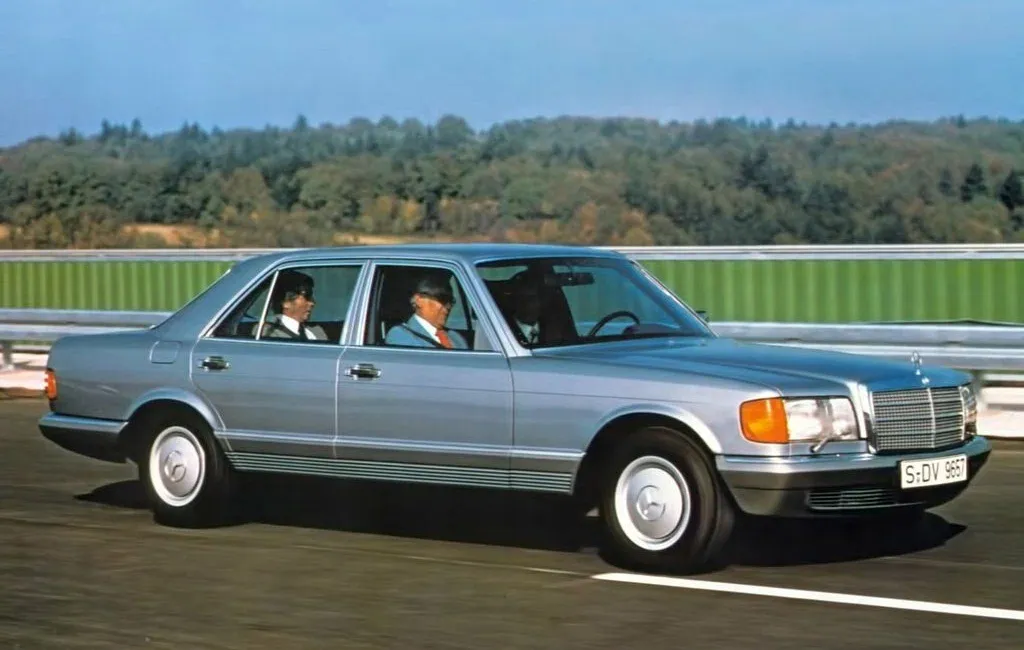 Логотип Mercedes-Benz S-klasse Седан 4 дв. 2 (W126)
