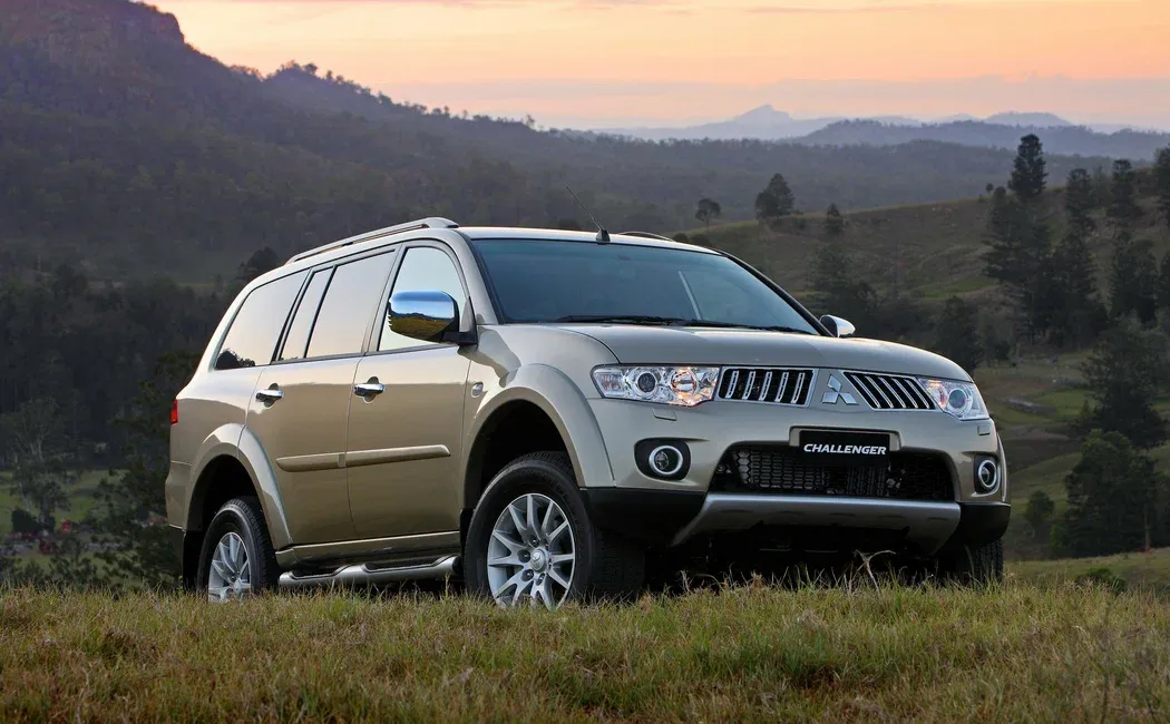 Логотип Mitsubishi Challenger Внедорожник 5 дв. 2 поколение