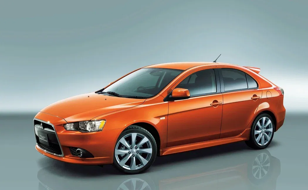 Логотип Mitsubishi Galant Fortis Хэтчбек 5 дв. 1 поколение