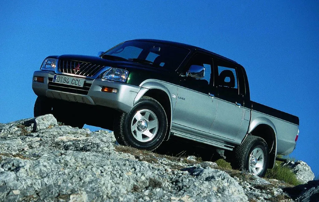 Логотип Mitsubishi L200 Пикап 4 дв. 3 поколение