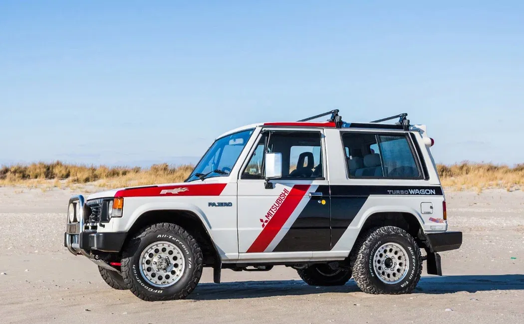 Логотип Mitsubishi Pajero Внедорожник 3 дв. 1 поколение