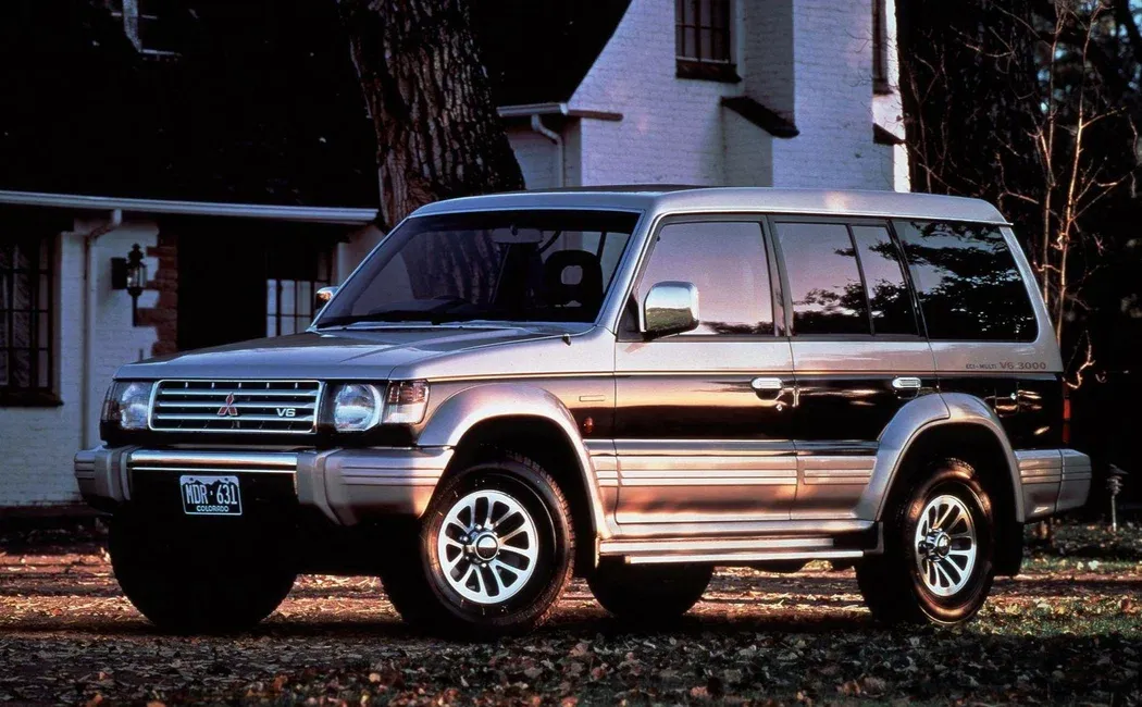 Логотип Pajero