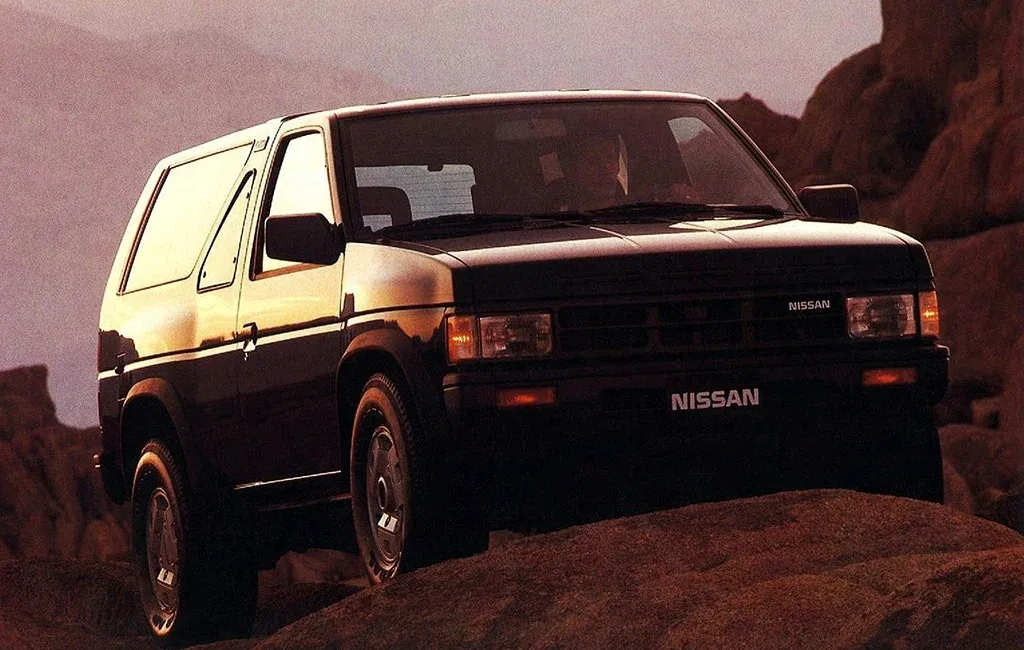 Логотип Nissan Pathfinder Внедорожник 3 дв. 1 поколение