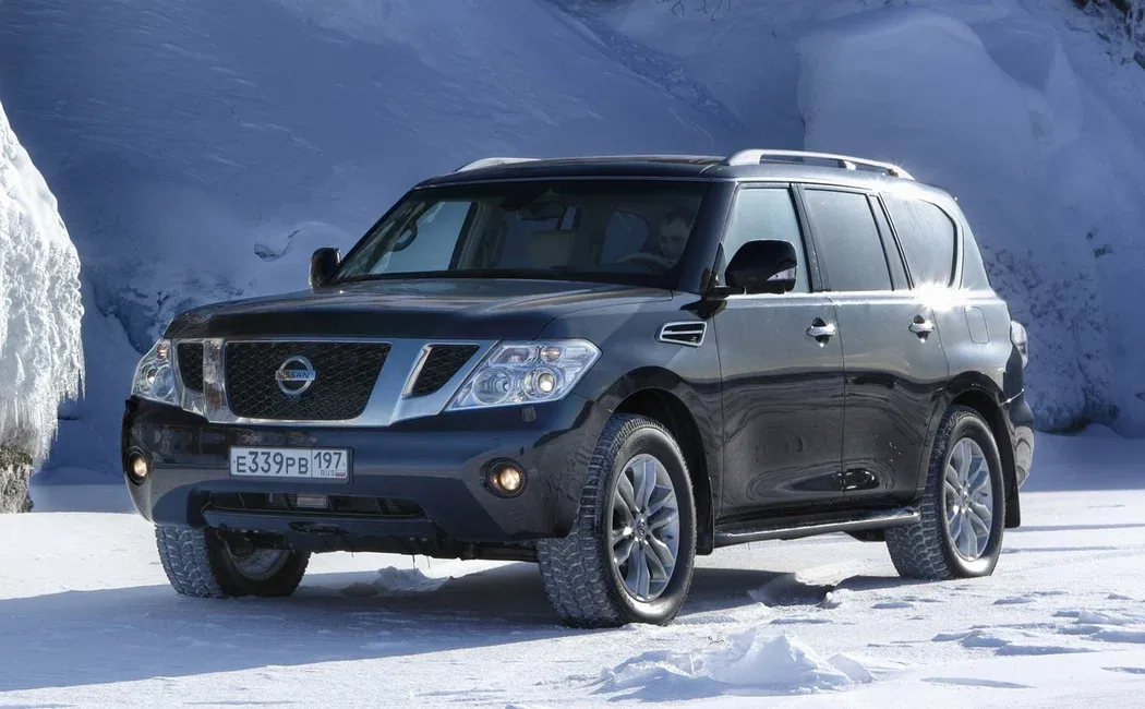 Логотип Nissan Patrol Внедорожник 5 дв. 6 (Y62)