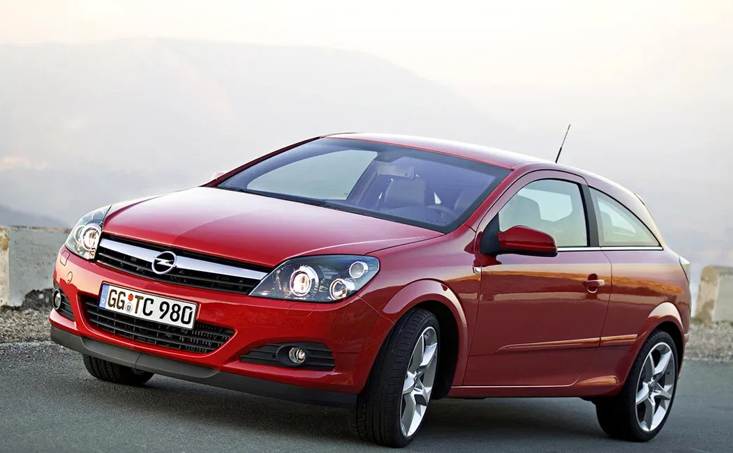 Логотип Opel Astra Хэтчбек 3 дв. 3 (H)
