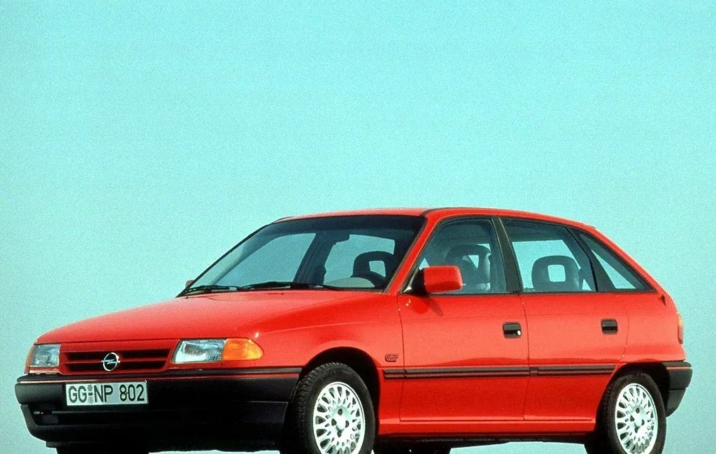 Логотип Opel Astra Хэтчбек 5 дв. 1 (F)