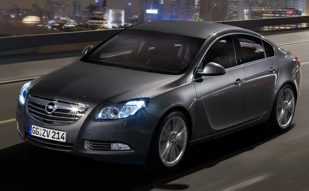 Логотип Opel Insignia Лифтбек 5 дв. 1 поколение
