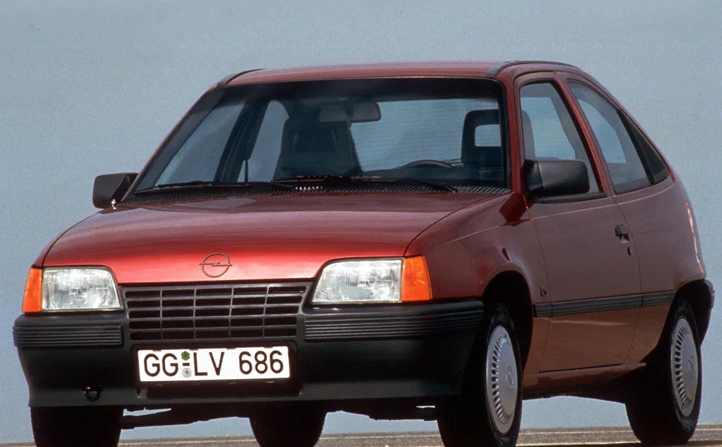 Логотип Opel Kadett Хэтчбек 3 дв. 6 (E)