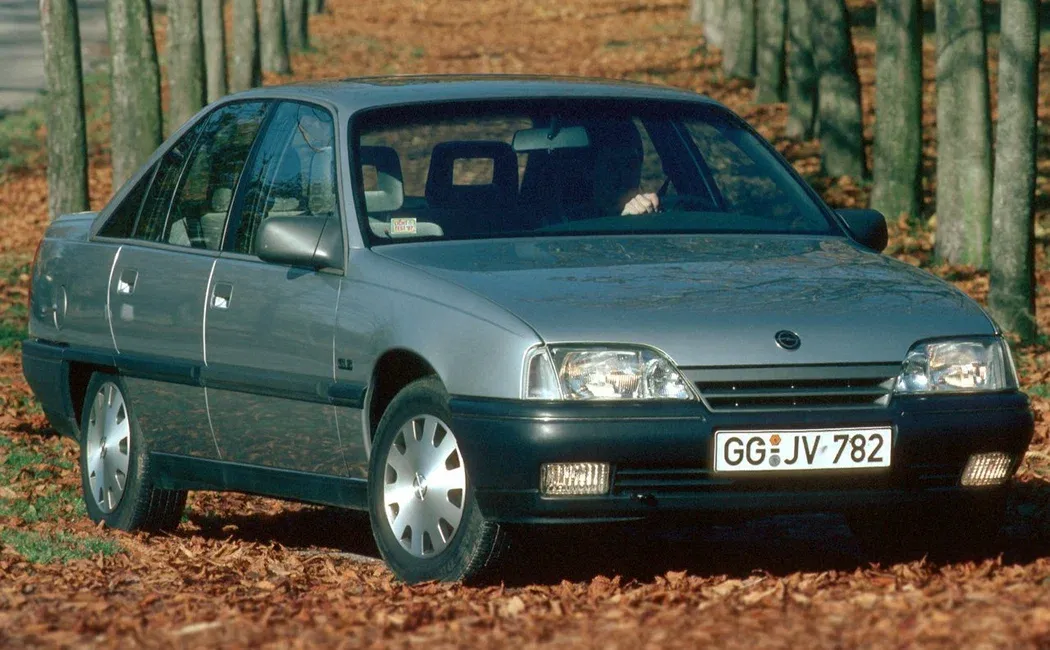 Логотип Opel Omega Седан 4 дв. 1 (A)