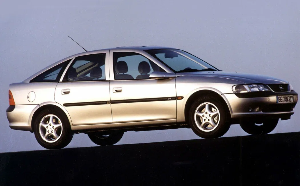 Логотип Opel Vectra Лифтбек 5 дв. 2 (B)