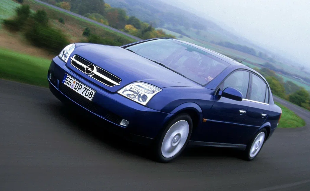 Логотип Opel Vectra Седан 4 дв. 1 поколение