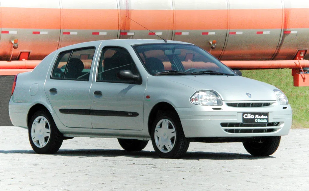 Логотип Renault Clio Седан 4 дв. 2 поколение