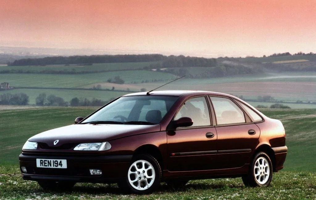 Логотип Renault Laguna Лифтбек 5 дв. 1 поколение